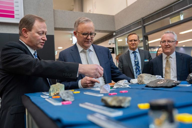 Minerals, Energy and Groundwater Branch Head Dr Andrew Heap shows Prime Minister Anthony Albanese MP and Mr David Smith MP critical mineral samples with Chief Executive Officer Dr James Johnson.